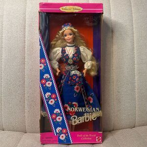 Vintage 1995 Mattel Barbie Collector Edition Norwegian Barbie 14450